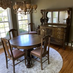 Tonawanda Woodworks - A beautiful dining set that we restored to it's original beauty.