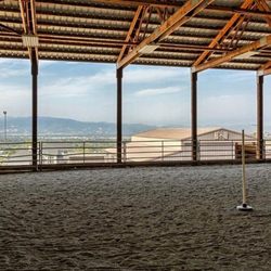 Roxy Rose Ranch - Indoor arena allows for year-round riding in comfort.