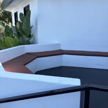 Mama Por Dios - Outside waiting seating area - Mexican Near Me - Fairfield, California
