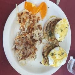 The Grouchy Gringo - Crab cake Benedict