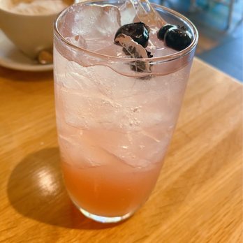True Food Kitchen - Blueberry Lemonade - Vegetarian Near Me - Pasadena, California True Food Kitchen - Blueberry Lemonade - Vegetarian Near Me - Pasadena, California