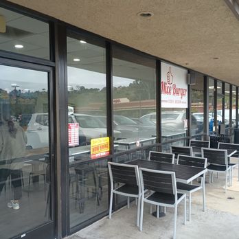 Nice Burger - Plenty of outdoor seating - Vegan Near Me - Mission Viejo, California