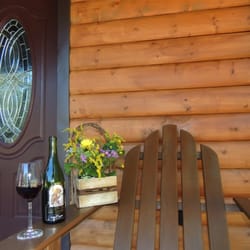 Cayuga Lake Cabins - Enjoy the fabulous Finger Lakes wines on the Cayuga Wine Trail.