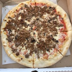 This was DELICIOUS!! Mushrooms, sausage and meatball. Thin and crispy!