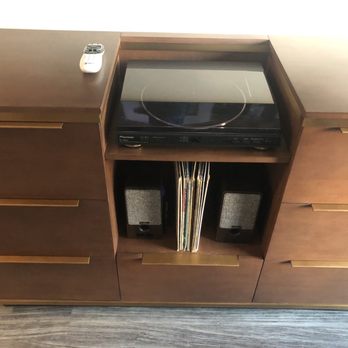Hotel Vandivort - Record player - Hotels Near Me - Springfield, Missouri