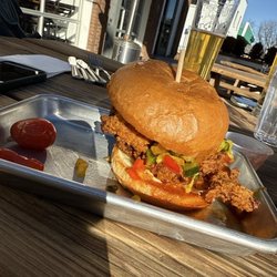 Colorado Plus Brew Pub - Hot chicken sandwich