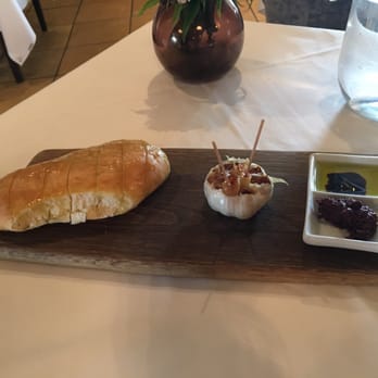 San Pietro - Complimentary bread w/roasted garlic - Mediterranean Near Me - Scunthorpe, NLN