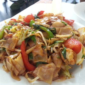 Saladang - Pad kee mao with shrimp :) - Thai Near Me - Pasadena, California