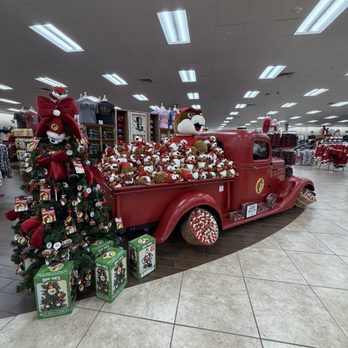 Buc-ee’s - Gas Stations Near Me - Sevierville, Tennessee