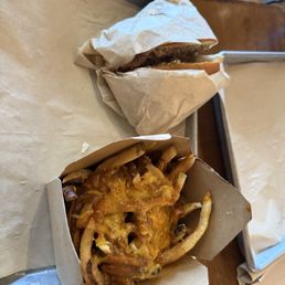 Burger & chili cheese fries Burger & chili cheese fries