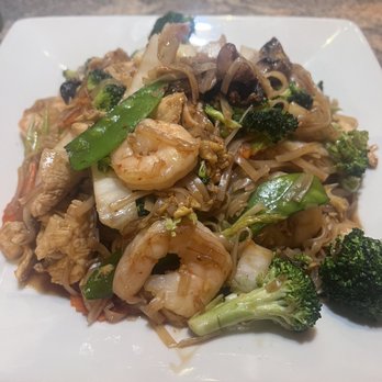Bahn Thai - Pud See-eew with chicken and shrimp. Yumm!!! - Thai Near Me - Charlotte, North Carolina