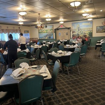 Hungarian Rhapsody - Spacious dining area - Hungarian Near Me - Southgate, Michigan