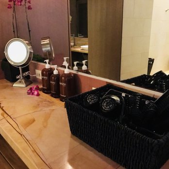 Laniwai Spa - Hair dryers, combs, and well lit mirror - Day Spas Near Me - Kapolei, Hawaii