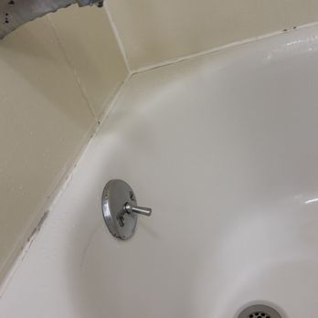 Hilton Garden Inn Seattle/Bothell, WA - Mold in the tub/shower - Hotels Near Me - Bothell, Washington