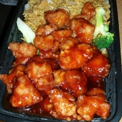 General Tso's Chicken dinner combo plate....awful pork fried rice no flavor at all....delish chicken tho
