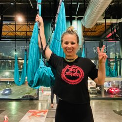 My first aerial yoga class with Mia!!