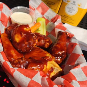 Irish Tavern - Madison Heights - Bbq wings - Irish Pub Near Me - Madison Heights, Michigan Irish Tavern - Madison Heights - Bbq wings - Irish Pub Near Me - Madison Heights, Michigan