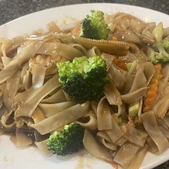 Bangkok Thai Cuisine - Shrimp Pad See Wa - Thai Near Me - Lewes, Delaware