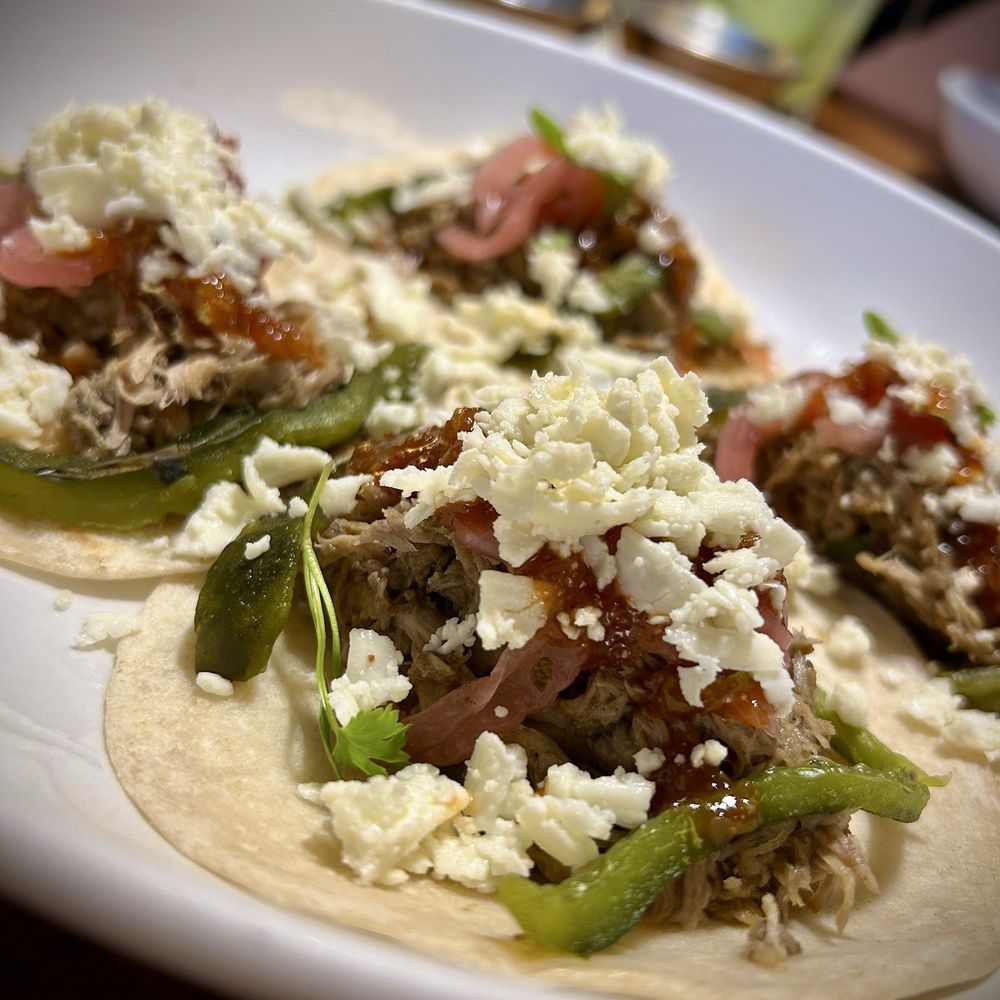 Create a drink menu with one click beer and wine descriptions, image size:1000x1000