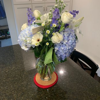 Heidi Carman - Mothers Day Bouquet "Breazy by the Sea" - Florists Near Me - Newton, Massachusetts Heidi Carman - Mothers Day Bouquet "Breazy by the Sea" - Florists Near Me - Newton, Massachusetts