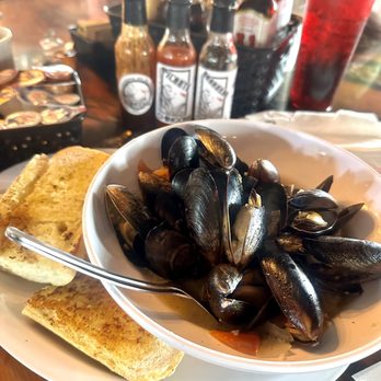 The Chowder Barge - Steamed Mussels - that buttery white wine sauce was slurp and soak worthy! - Seafood Near Me - Wilmington, California