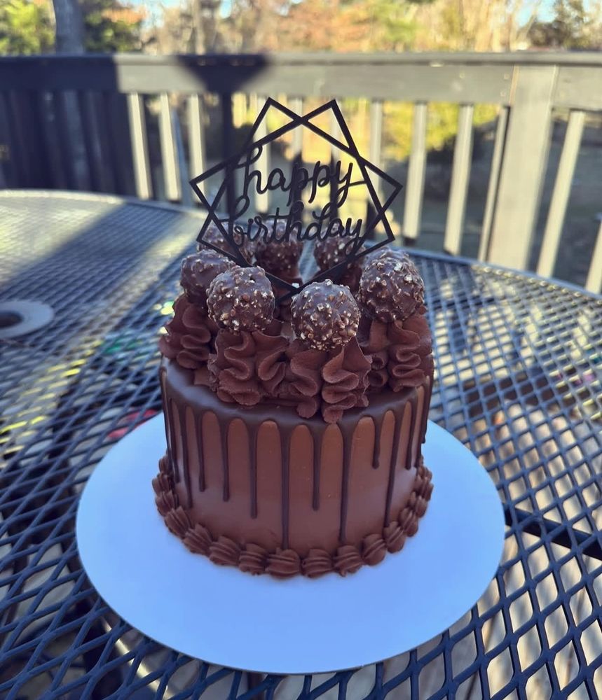 Cakessbyemily Logo