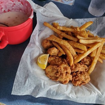 Captain Ratty's - Fried oyster basket, French fries and clam chowder - Seafood Near Me - New Bern, North Carolina