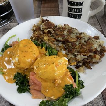 Doyle Street Cafe - Smoked salmon Benedict - Breakfast & Brunch Near Me - Emeryville, California