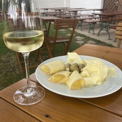 Hannes Hofer - cheese and wine what more ...