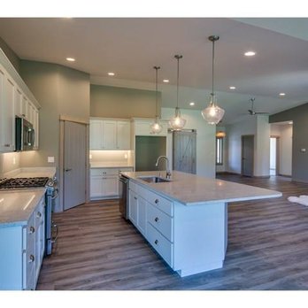 Lynden Interiors - a kitchen with a center island - Carpeting Near Me - Lynden, Washington Lynden Interiors - a kitchen with a center island - Carpeting Near Me - Lynden, Washington