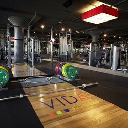 VIDA Fitness - U Street - Weight lighting