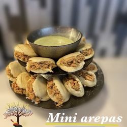 Na’guara Con Sabor Venezolano - Mini Arepas