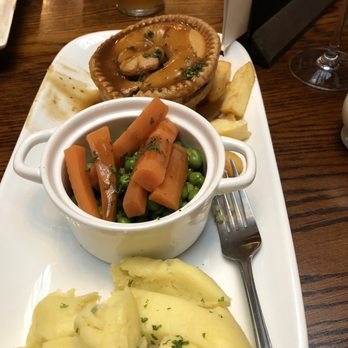 The Windsor Castle - Steak and ale pie - Pubs Near Me - London, XGL The Windsor Castle - Steak and ale pie - Pubs Near Me - London, XGL