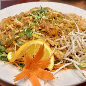 Bounxou Thai - Scallops Pad Thai. First time trying this noodle dish with scallops. Different but good! - Thai Near Me - Jacksonville, Florida