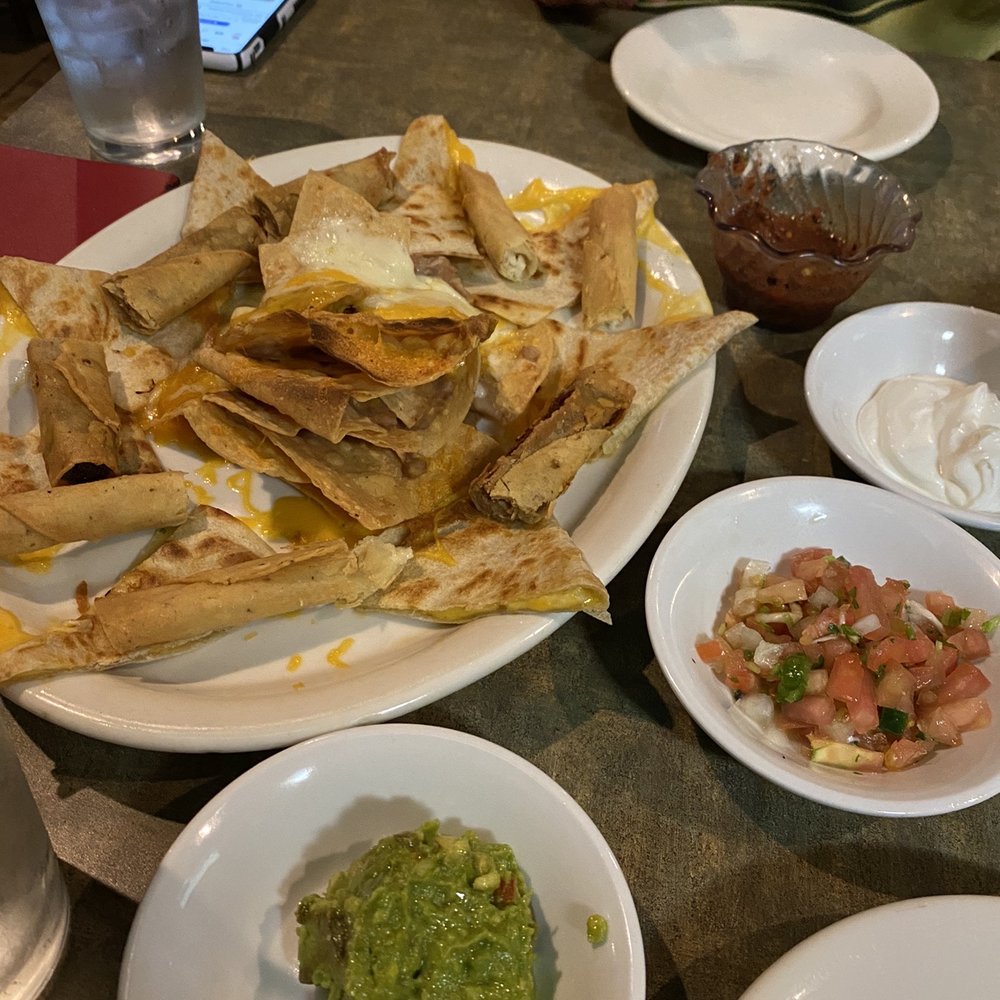 Papi 's Sampler with toppings on the side