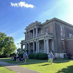 Hip Donelson Farmers Market - Two Rivers Mansion