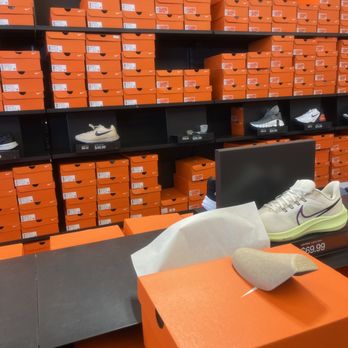 nike outlet of orange