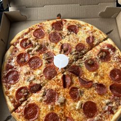 America's Pie Tinicum - 14" sausage and pepperoni