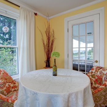 The Brindle and Blonde - Bed & Breakfast Near Me - Naples, New York