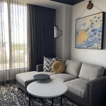 The Farnam, Autograph Collection - Beautiful sitting area in the room with a great view - Hotels Near Me - Omaha, Nebraska The Farnam, Autograph Collection - Beautiful sitting area in the room with a great view - Hotels Near Me - Omaha, Nebraska