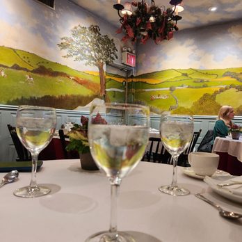Kings' Carriage House - Upstairs dinning room - New American Near Me - New York, New York