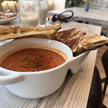 Sissy's Cafe - Grilled cheese and tomato soup - Breakfast & Brunch Near Me - San Pedro, California Sissy's Cafe - Grilled cheese and tomato soup - Breakfast & Brunch Near Me - San Pedro, California