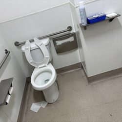 Exer Urgent Care - Dirty ass bathroom
