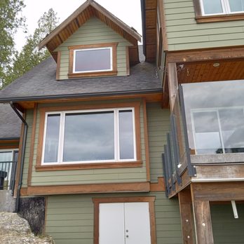 Zavi Homes - the front of a home with a garage - General Contractors Near Me - Gibsons, British Columbia Zavi Homes - the front of a home with a garage - General Contractors Near Me - Gibsons, British Columbia