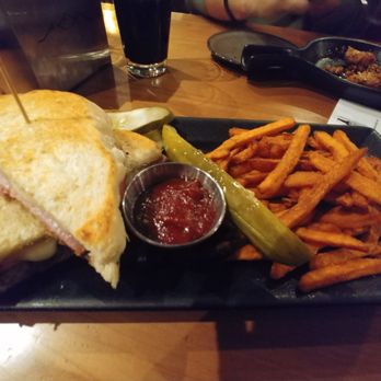 Sunriver Brewing Co - Sunriver Pub - Grilled Havana with Sweet Potato Fries - Brewpubs Near Me - Sunriver, Oregon Sunriver Brewing Co - Sunriver Pub - Grilled Havana with Sweet Potato Fries - Brewpubs Near Me - Sunriver, Oregon