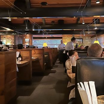 R+D Kitchen - Inside seating area - New American Near Me - Yountville, California R+D Kitchen - Inside seating area - New American Near Me - Yountville, California