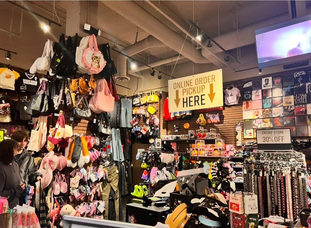 Hot Topic Logo