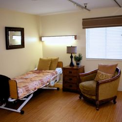 Holladay Healthcare Center - Comfortable Rooms.