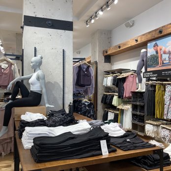 Athleta - Great merchandise 10/07/21 - Sports Wear Near Me - New York, New York