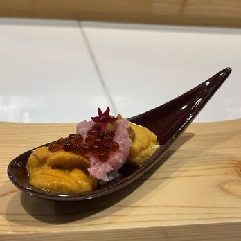 Hihimanu Sushi - Sushi Bars Near Me - Honolulu, Hawaii